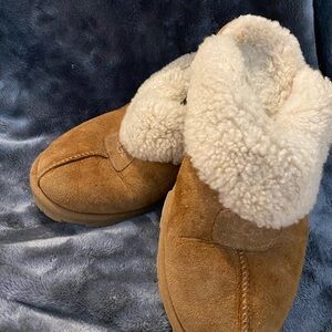 women’s  UGG slippers